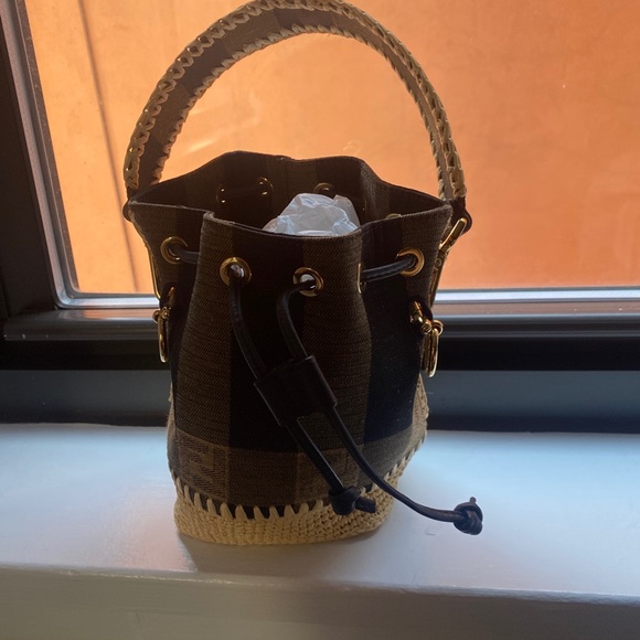 Fendi Mon Tresor Mini Raffia and Canvas - Picture 4 of 7